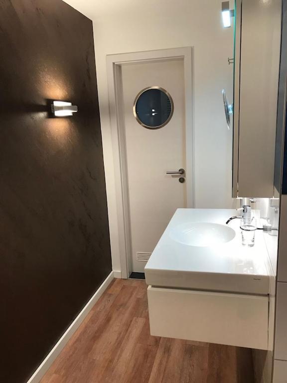 Exclusive Fewo In Warnemuende, 150M To The Beach, 2 Bathrooms, 2 Bedrooms, Sauna, Wifi And Much More. 로스토크 외부 사진