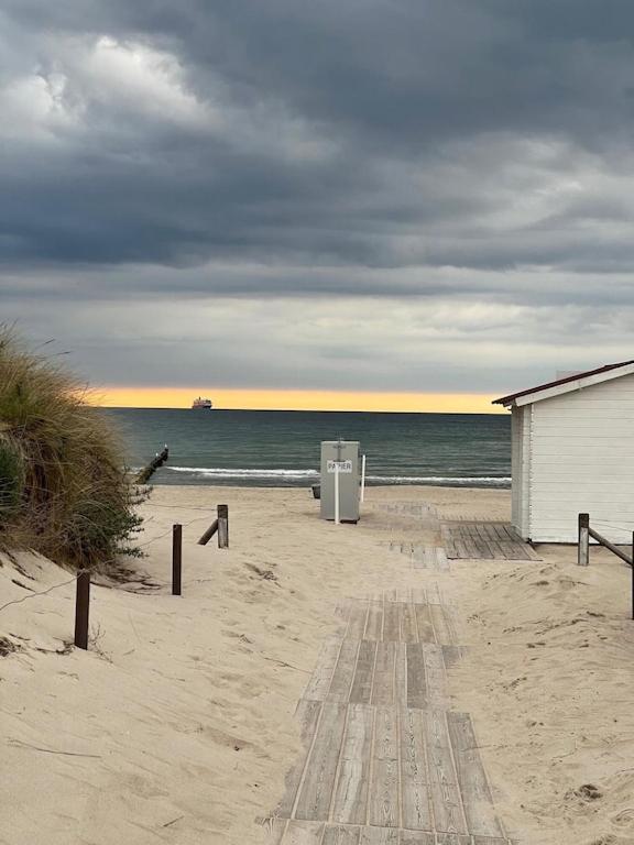 Exclusive Fewo In Warnemuende, 150M To The Beach, 2 Bathrooms, 2 Bedrooms, Sauna, Wifi And Much More. 로스토크 외부 사진